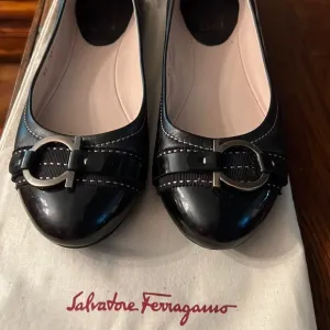 Ferragamo Perfect Signature Flats