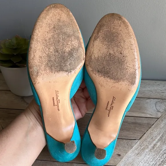 Ferragamo suede sandals size 8 great condition