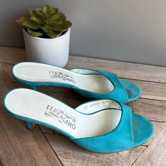 Ferragamo suede sandals size 8 great condition
