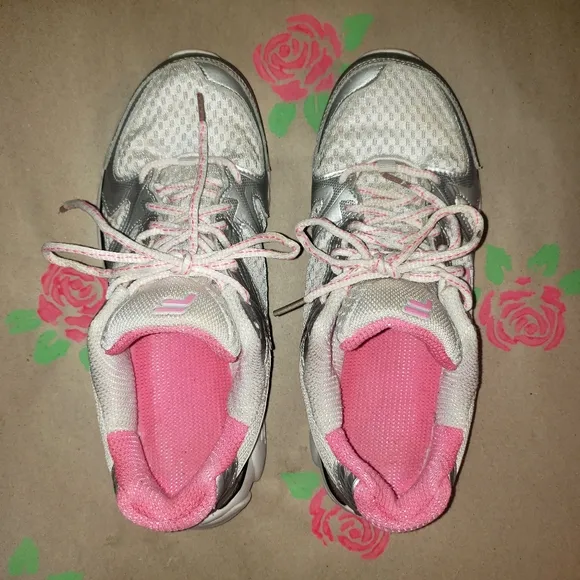 FILA APPROACH WHITE SILVER HOT PINK RUNNING SHOES SNEAKERS SIZE 9