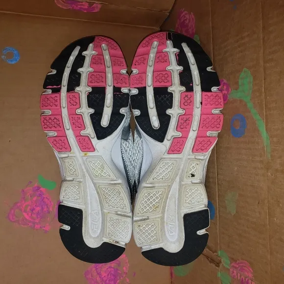 FILA APPROACH WHITE SILVER HOT PINK RUNNING SHOES SNEAKERS SIZE 9