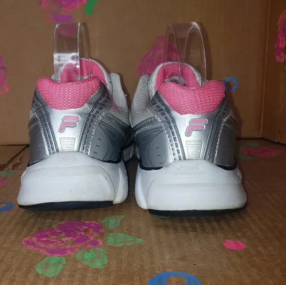 FILA APPROACH WHITE SILVER HOT PINK RUNNING SHOES SNEAKERS SIZE 9