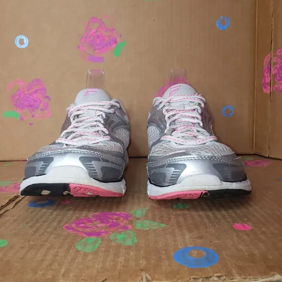 FILA APPROACH WHITE SILVER HOT PINK RUNNING SHOES SNEAKERS SIZE 9