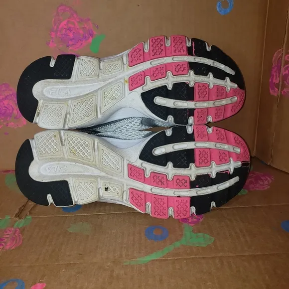 FILA APPROACH WHITE SILVER HOT PINK RUNNING SHOES SNEAKERS SIZE 9