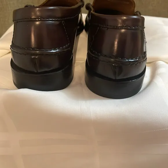 Florsheim, leather penny loafers for men. Brown size 8.