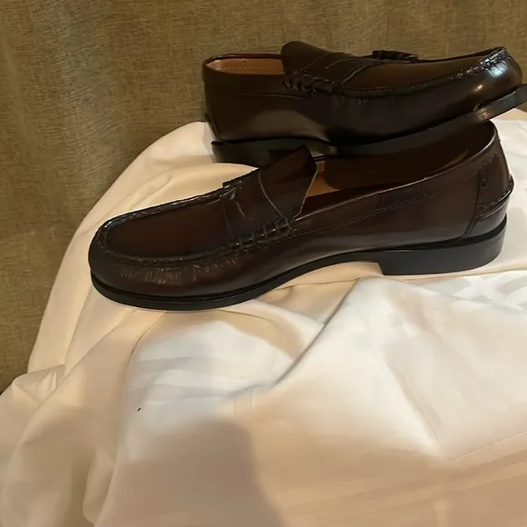 Florsheim, leather penny loafers for men. Brown size 8.