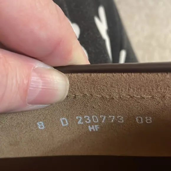 Florsheim, leather penny loafers for men. Brown size 8.