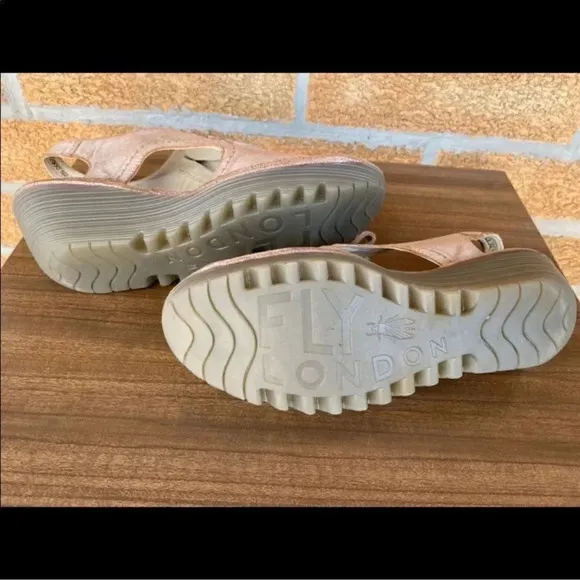 Fly London Yifa Luna Gold Metallic sandals 10.5