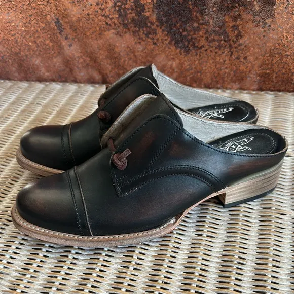 Freebird by Steven Malena Black Cherry Leather Clogs Mules Slip On Shoes