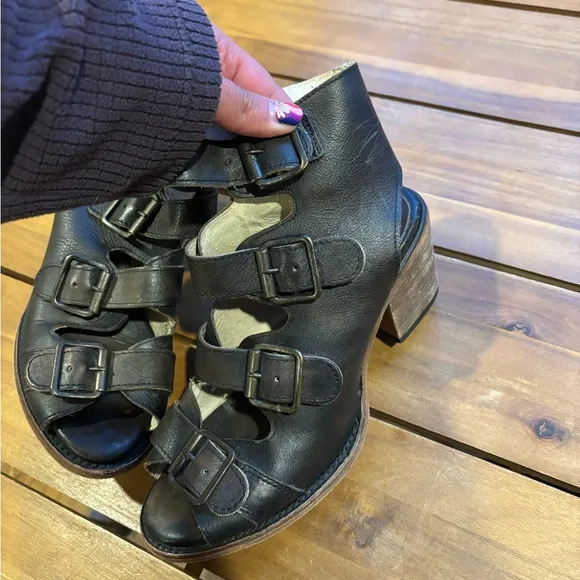 Freebird Quail Sandals Women's Size 6 Dark Grey