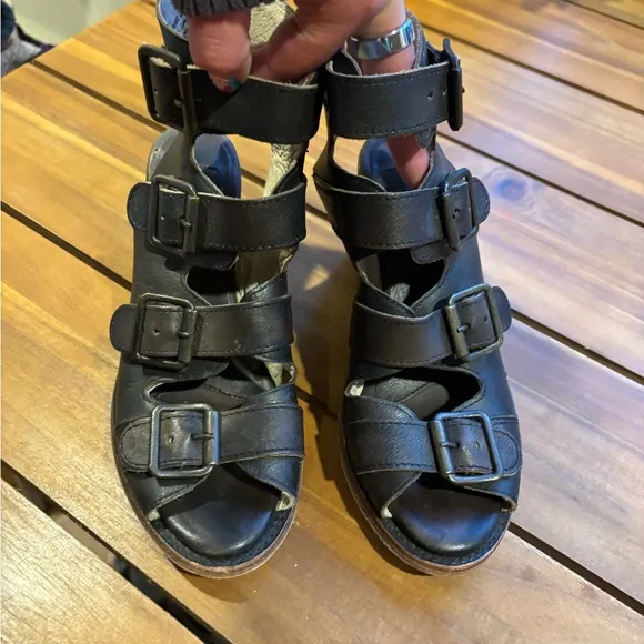 Freebird Quail Sandals Women's Size 6 Dark Grey