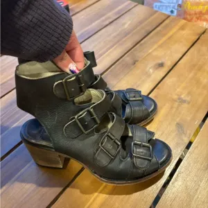 Freebird Quail Sandals Women's Size 6 Dark Grey