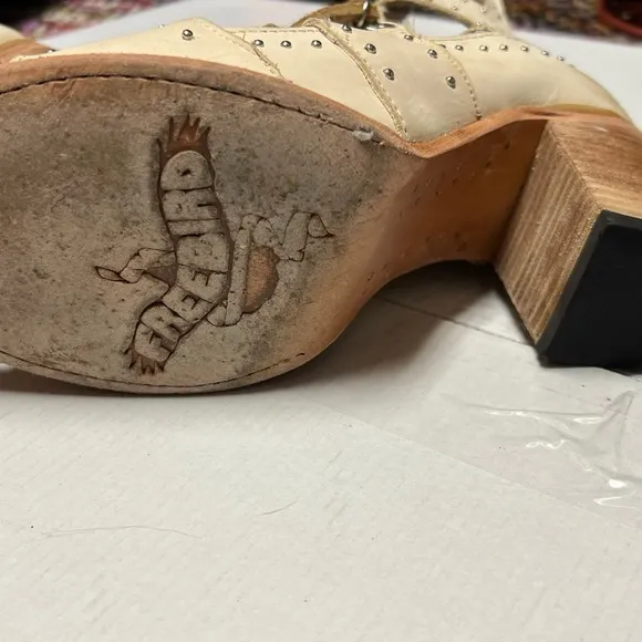 Freebird Women's Cream Lace-Up Sandals size 9