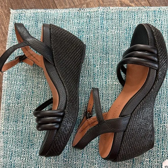Gentle Souls Black Wedge Sandals NWOT