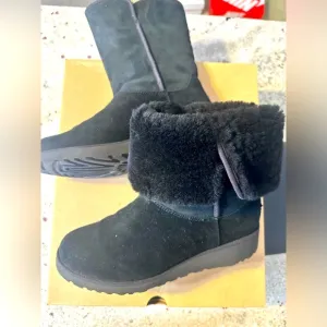 Gently cared for women’s UGG boots size 9.5.