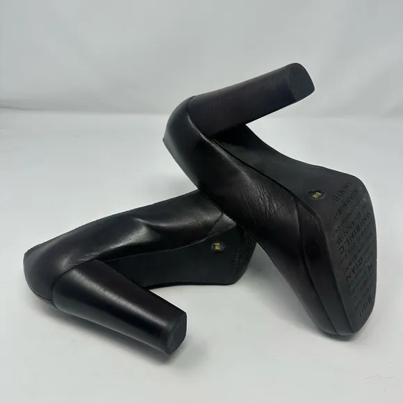 Gianni Bini Like New Deep Brown Pump Heels