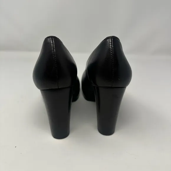 Gianni Bini Like New Deep Brown Pump Heels