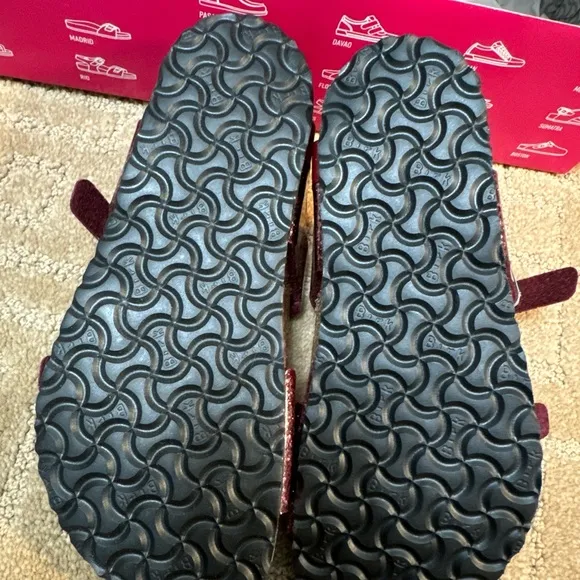 Girls Birkenstock sandals 30