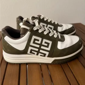 Givenchy sneakers 41