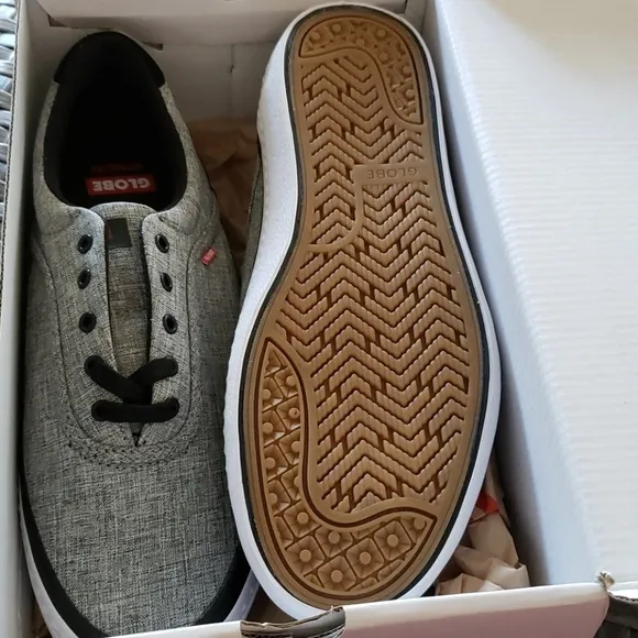 Globe Men’s Sprout Sneakers size 8