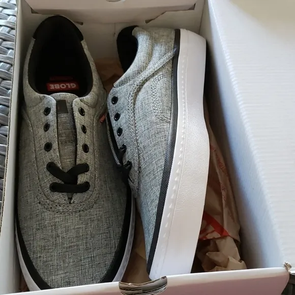 Globe Men’s Sprout Sneakers size 8