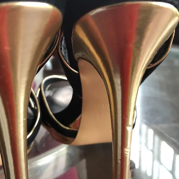 GOLD TRIM HEEL BCBGMAXAZRIA SHOES