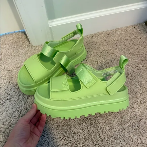 GoldenGlow UGG sandals size 7