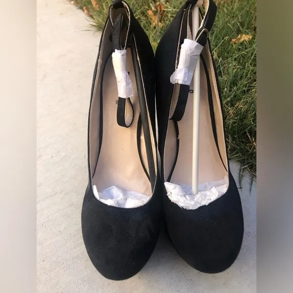 Gravity, heels less synthetic black suede. Mary Jane