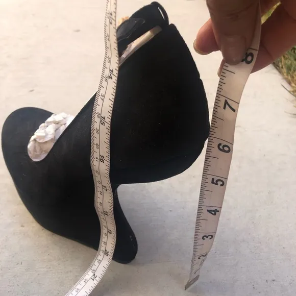 Gravity, heels less synthetic black suede. Mary Jane