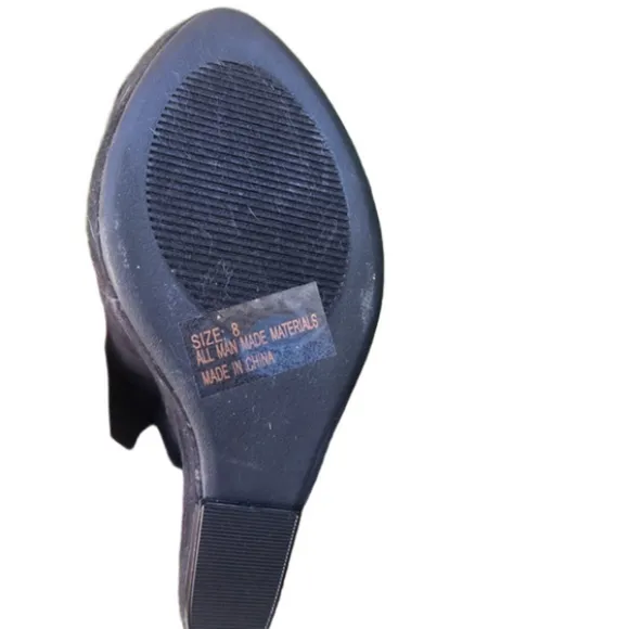 Gravity, heels less synthetic black suede. Mary Jane