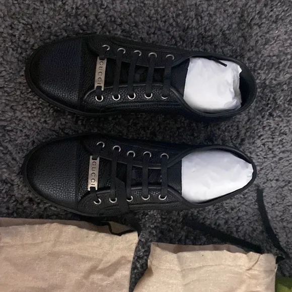 Gucci black size 8 sneaker