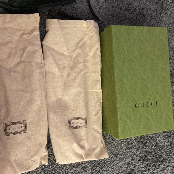 Gucci black size 8 sneaker