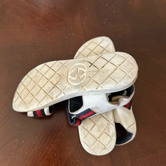 GUCCI Boys/Girls Sandals. Made in Italy Size 32. Good used Condition.
