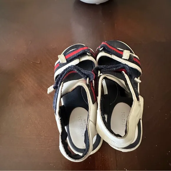 GUCCI Boys/Girls Sandals. Made in Italy Size 32. Good used Condition.