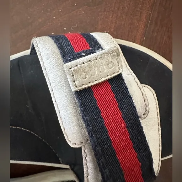 GUCCI Boys/Girls Sandals. Made in Italy Size 32. Good used Condition.