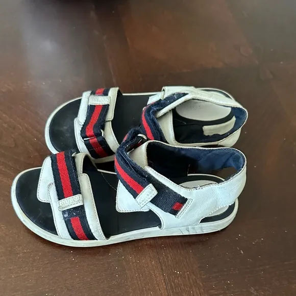 GUCCI Boys/Girls Sandals. Made in Italy Size 32. Good used Condition.