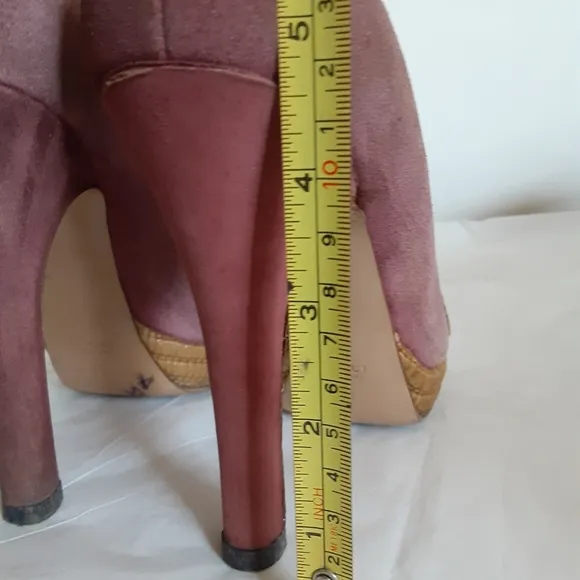 Gucci heels suede distressed sz 7B