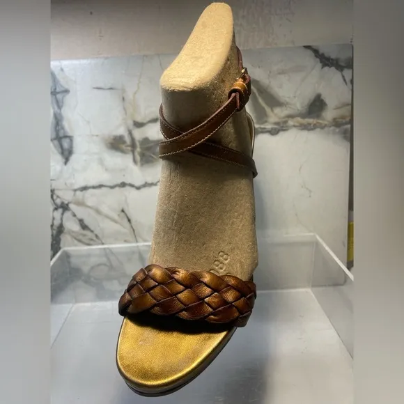 GUCCI metallic bronzo sandals sz 7.5B made in Italy
