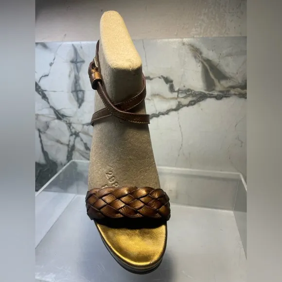 GUCCI metallic bronzo sandals sz 7.5B made in Italy