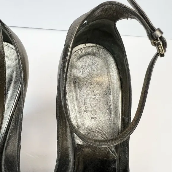 Gucci Women’s  Pewter Metallic Ankle Strap Wedge Heels Size  7B Vintage