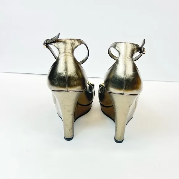 Gucci Women’s  Pewter Metallic Ankle Strap Wedge Heels Size  7B Vintage