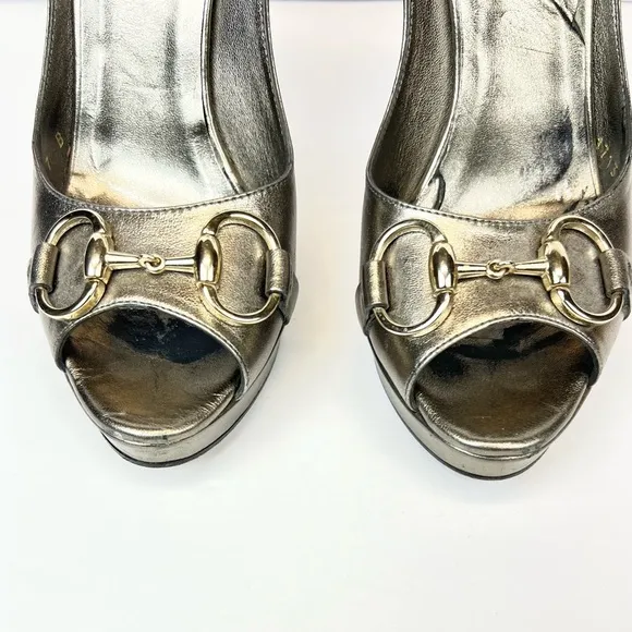 Gucci Women’s  Pewter Metallic Ankle Strap Wedge Heels Size  7B Vintage
