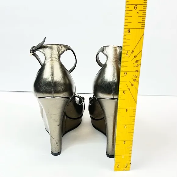 Gucci Women’s  Pewter Metallic Ankle Strap Wedge Heels Size  7B Vintage