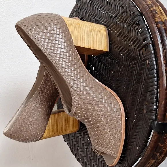 Guilhermina Woven  Peep-Toe Block Heels Sz 10