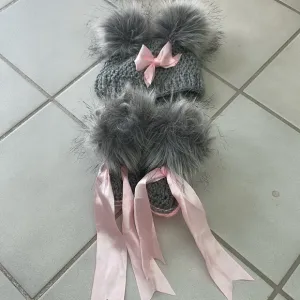 HAND-MADE adorable baby hat and boots set. Size 0-6 months.