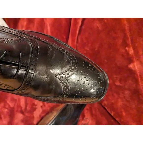 Hanover wingtip black leather dress shoes. Size 9 b