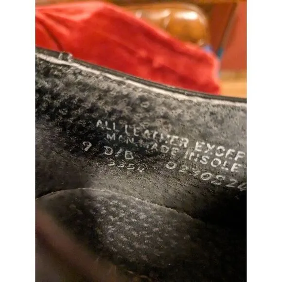 Hanover wingtip black leather dress shoes. Size 9 b