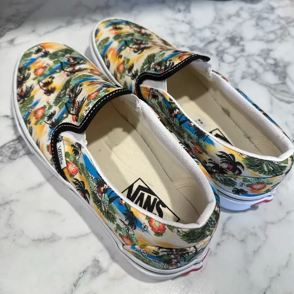 Hawaiian print hula girl Vans slip on shoes men's size 7 women's size 8.5