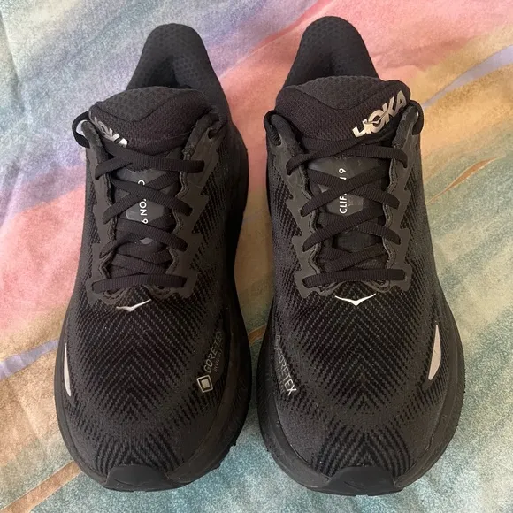 HOKA ONE CLIFTON 9 GTX GORE TEX WOMENS size 9 RUNNING SHOES