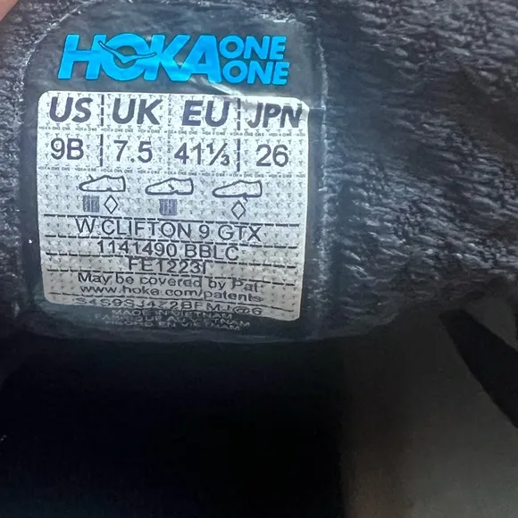 HOKA ONE CLIFTON 9 GTX GORE TEX WOMENS size 9 RUNNING SHOES